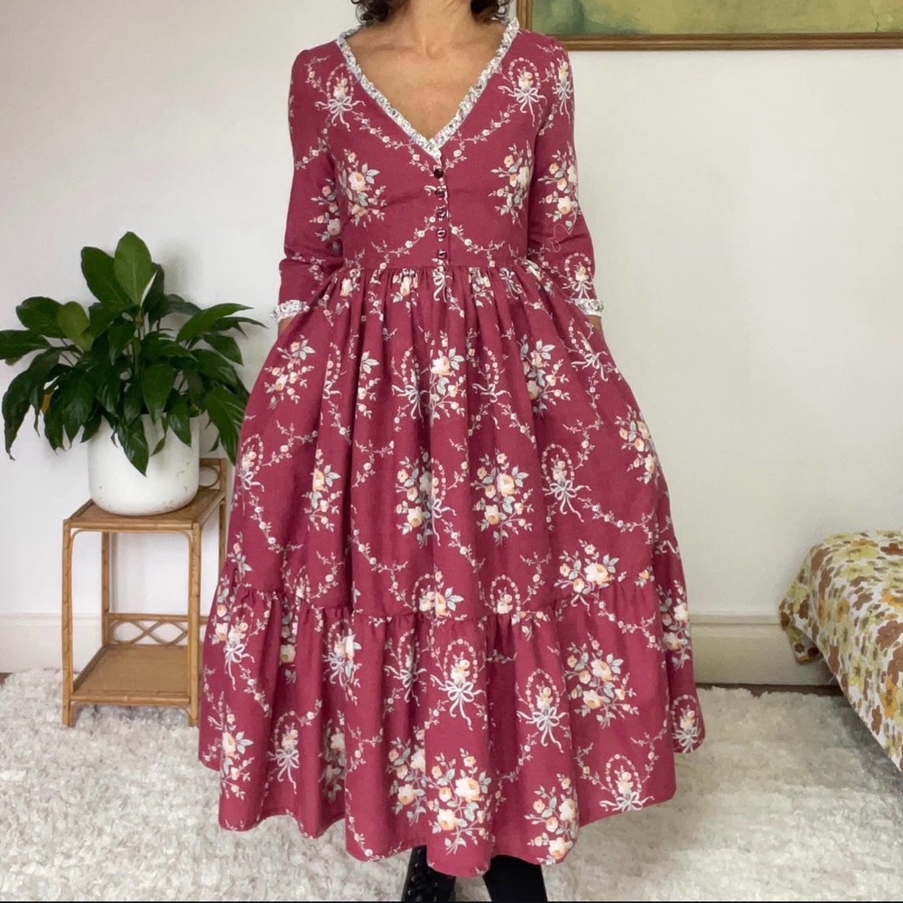 Chic Long Sleeve Floral Dress in Burgundy